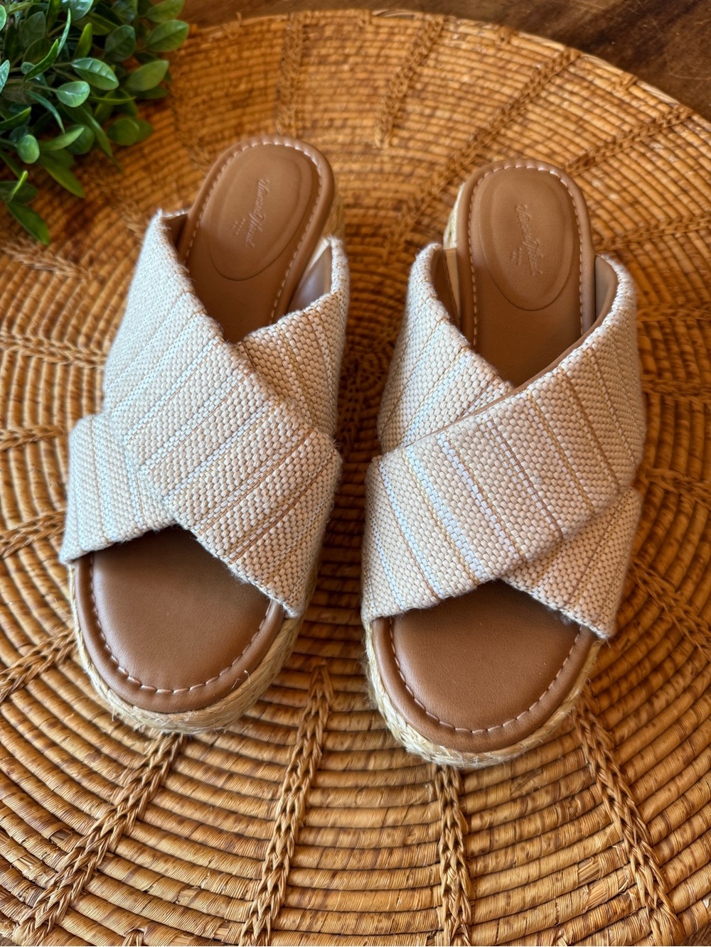 Women's Neutral Textured Crisscross Slide Wedge Sandals - Beige